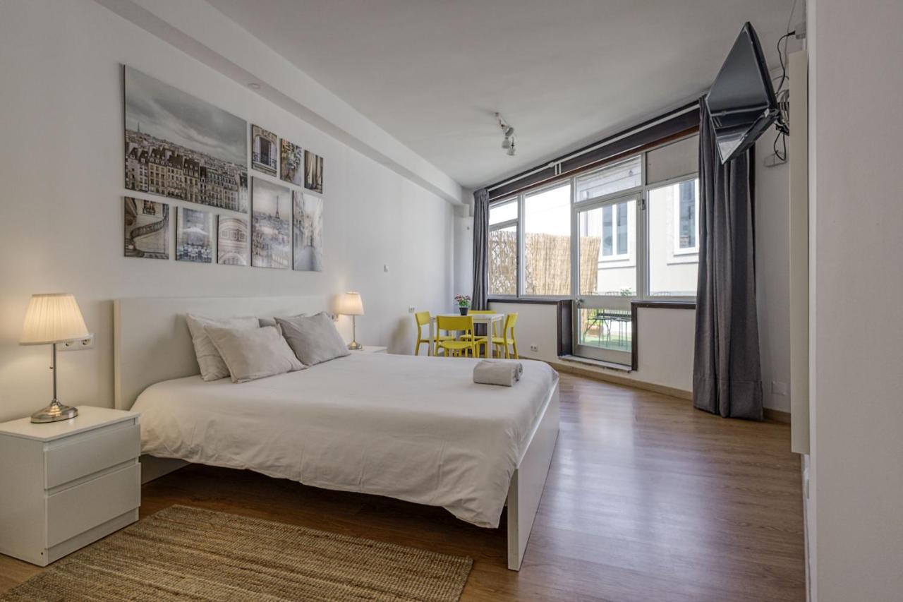 Travel & Live Aliados Apartment Порто Екстериор снимка