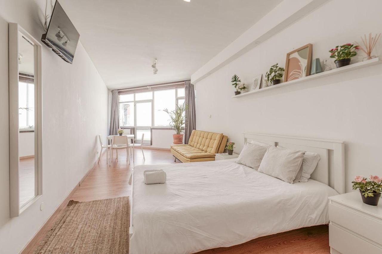 Travel & Live Aliados Apartment Порто Екстериор снимка