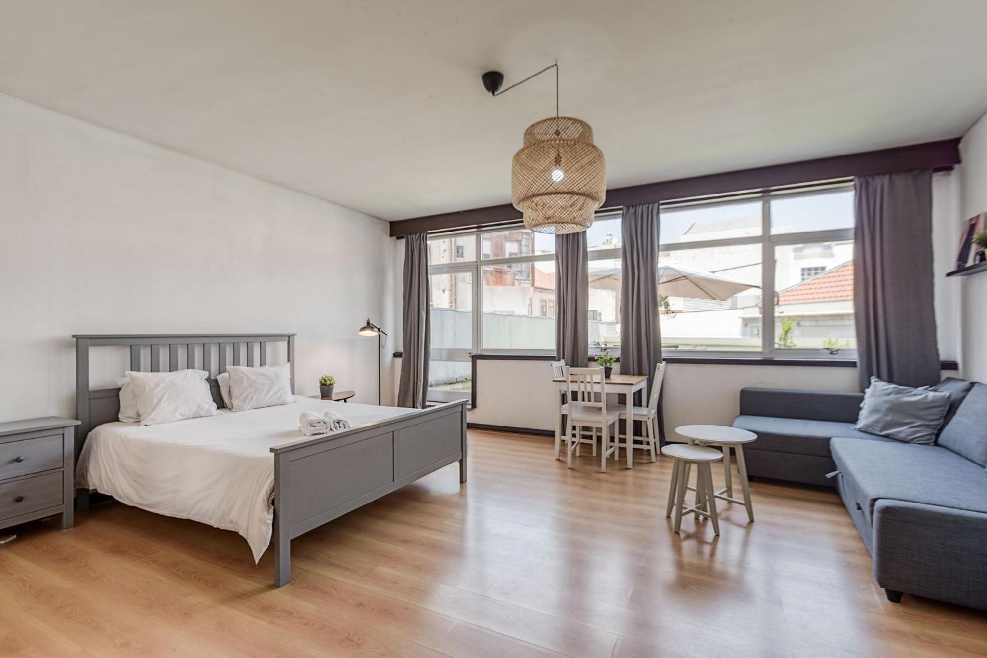 Travel & Live Aliados Apartment Порто Екстериор снимка