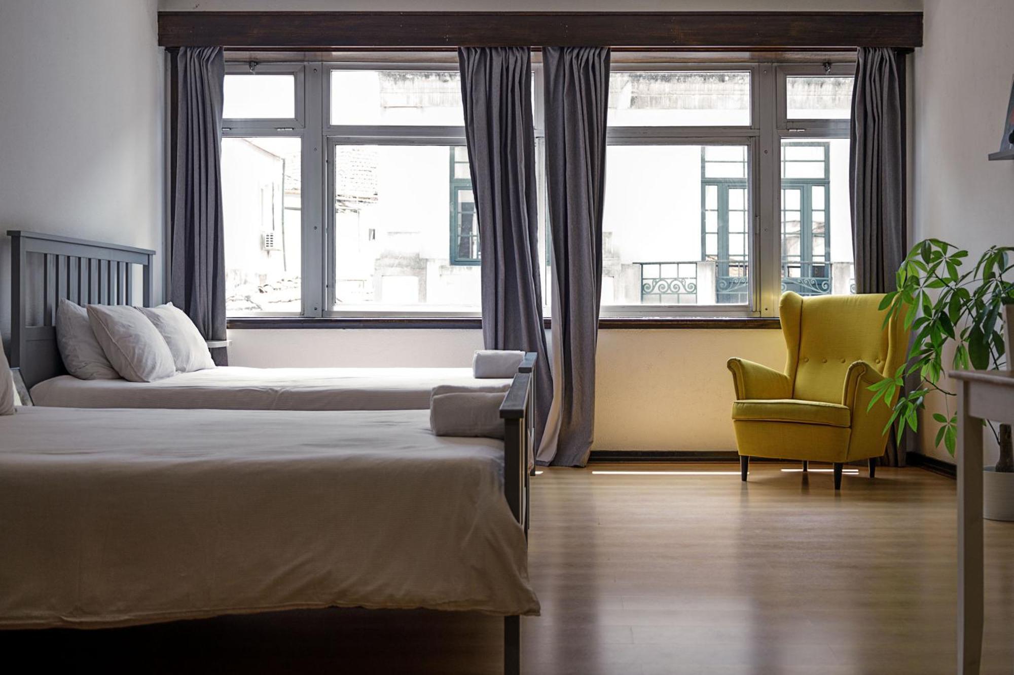 Travel & Live Aliados Apartment Порто Стая снимка