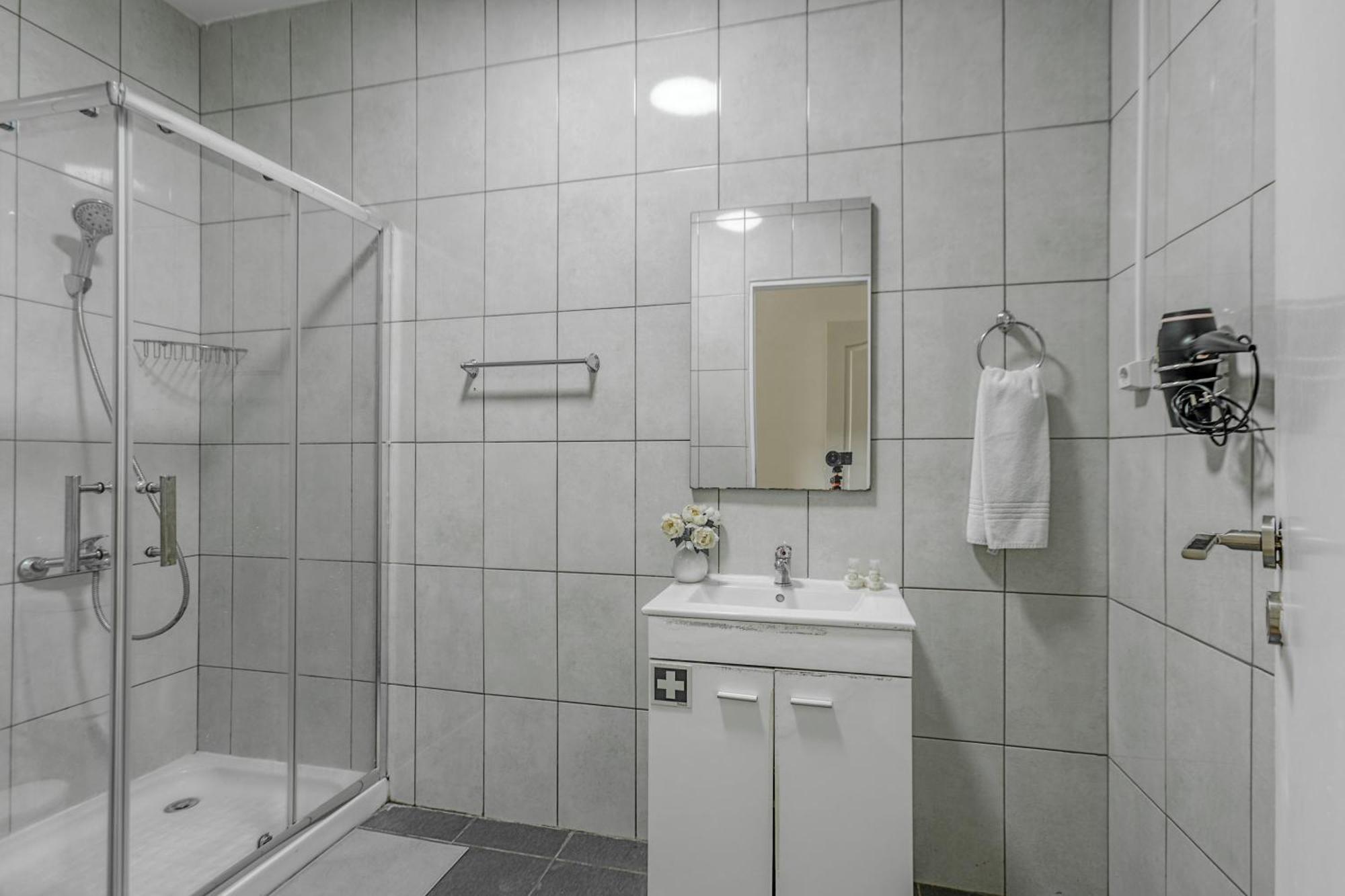 Travel & Live Aliados Apartment Порто Стая снимка