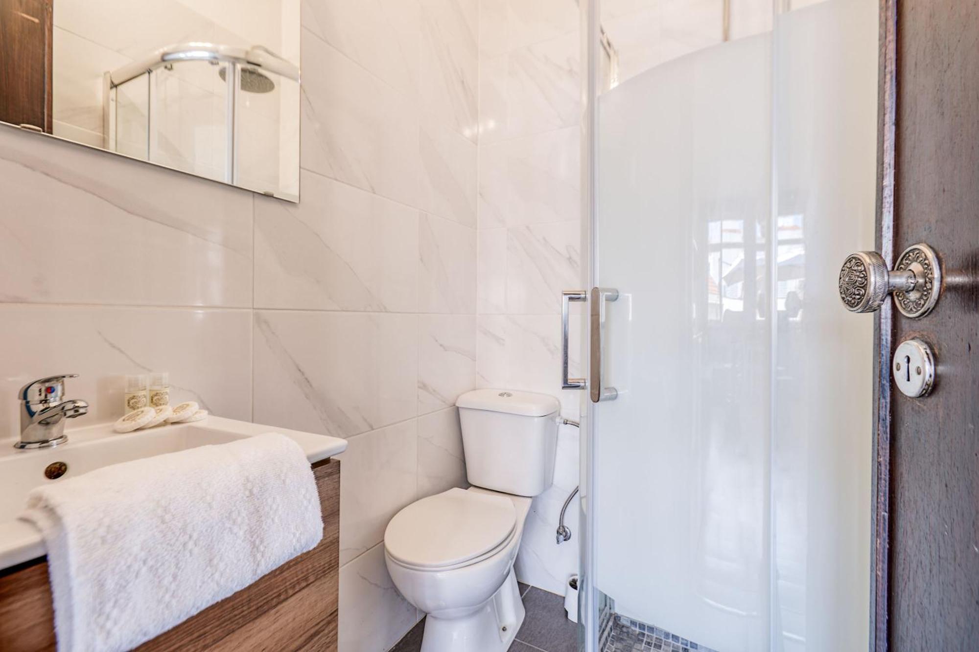 Travel & Live Aliados Apartment Порто Стая снимка