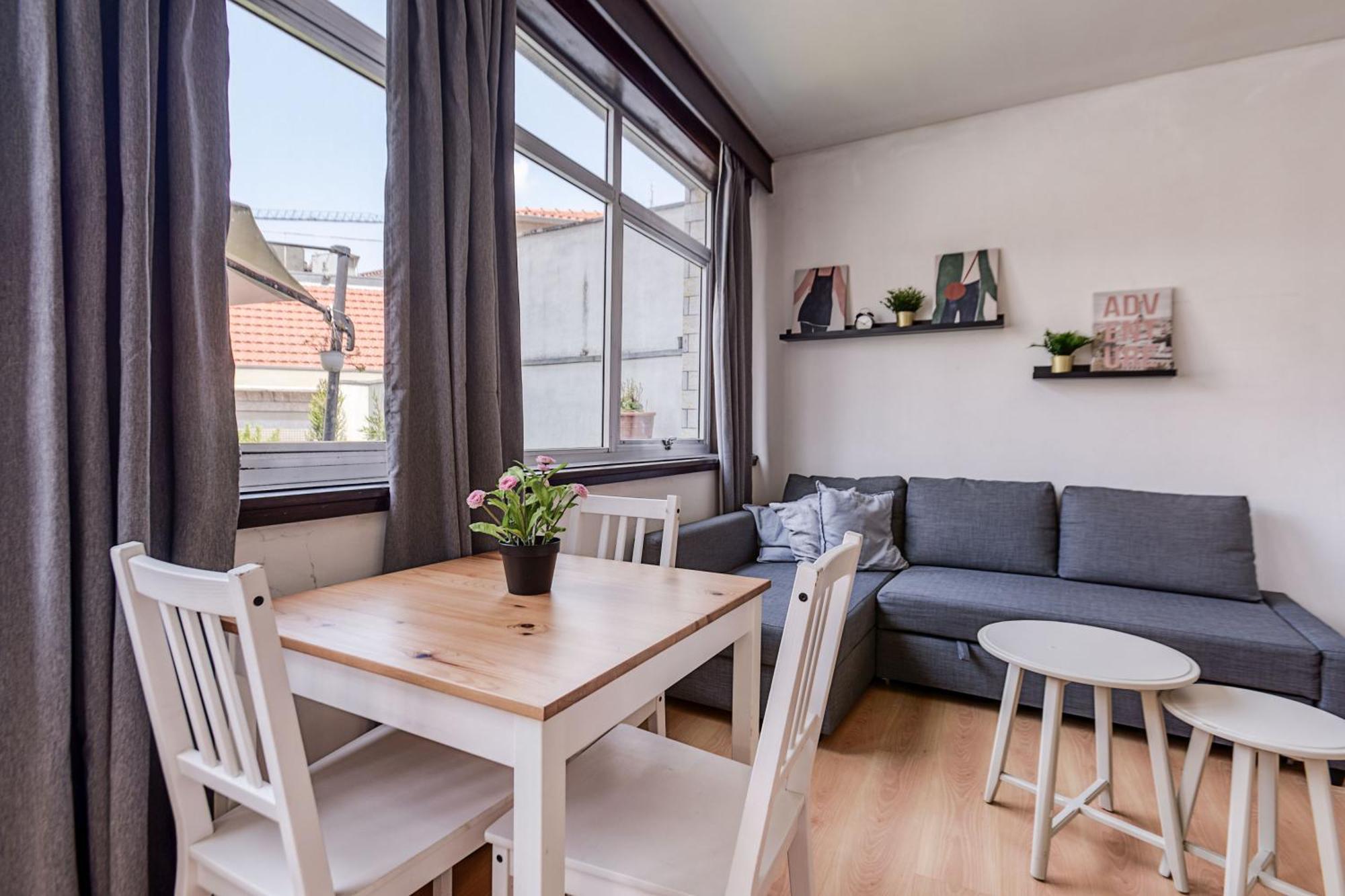 Travel & Live Aliados Apartment Порто Стая снимка