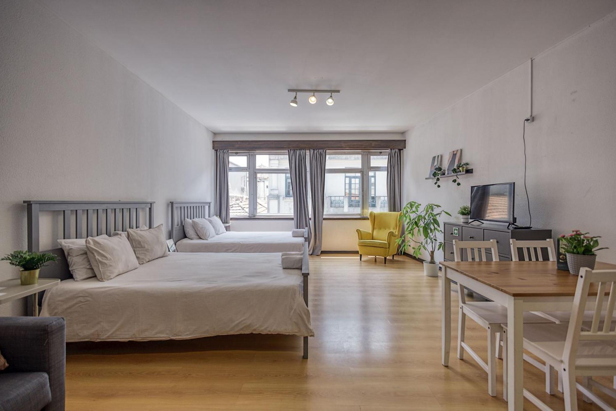 Travel & Live Aliados Apartment Порто Стая снимка